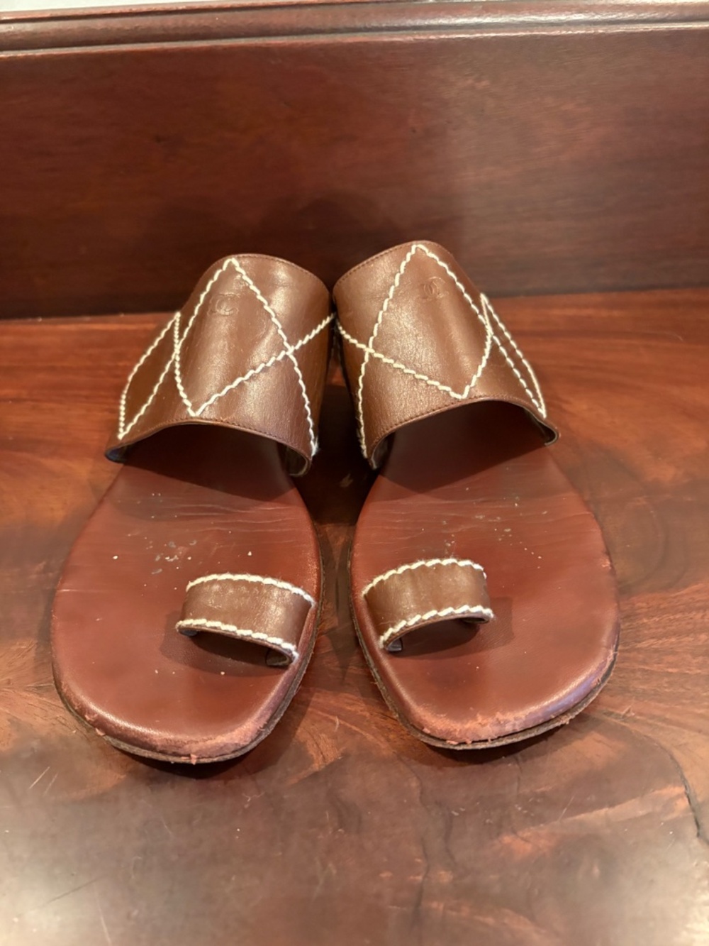 CHANEL VINTAGE LEATHER SANDALS - Picture 2 of 3